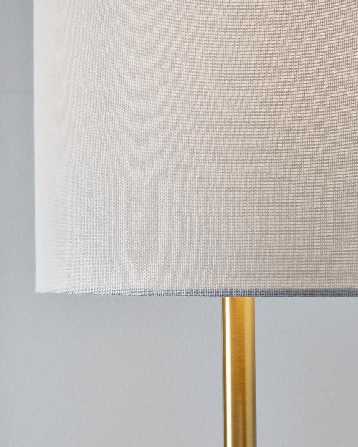 Maywick - Metal Table Lamp - White