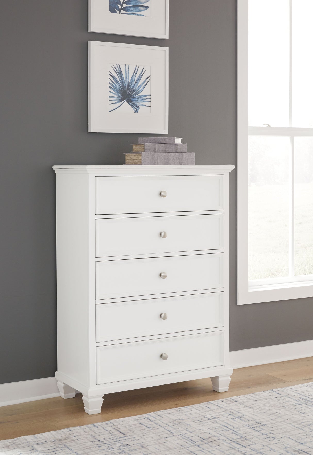 Fortman - Five Drawer Chest - White