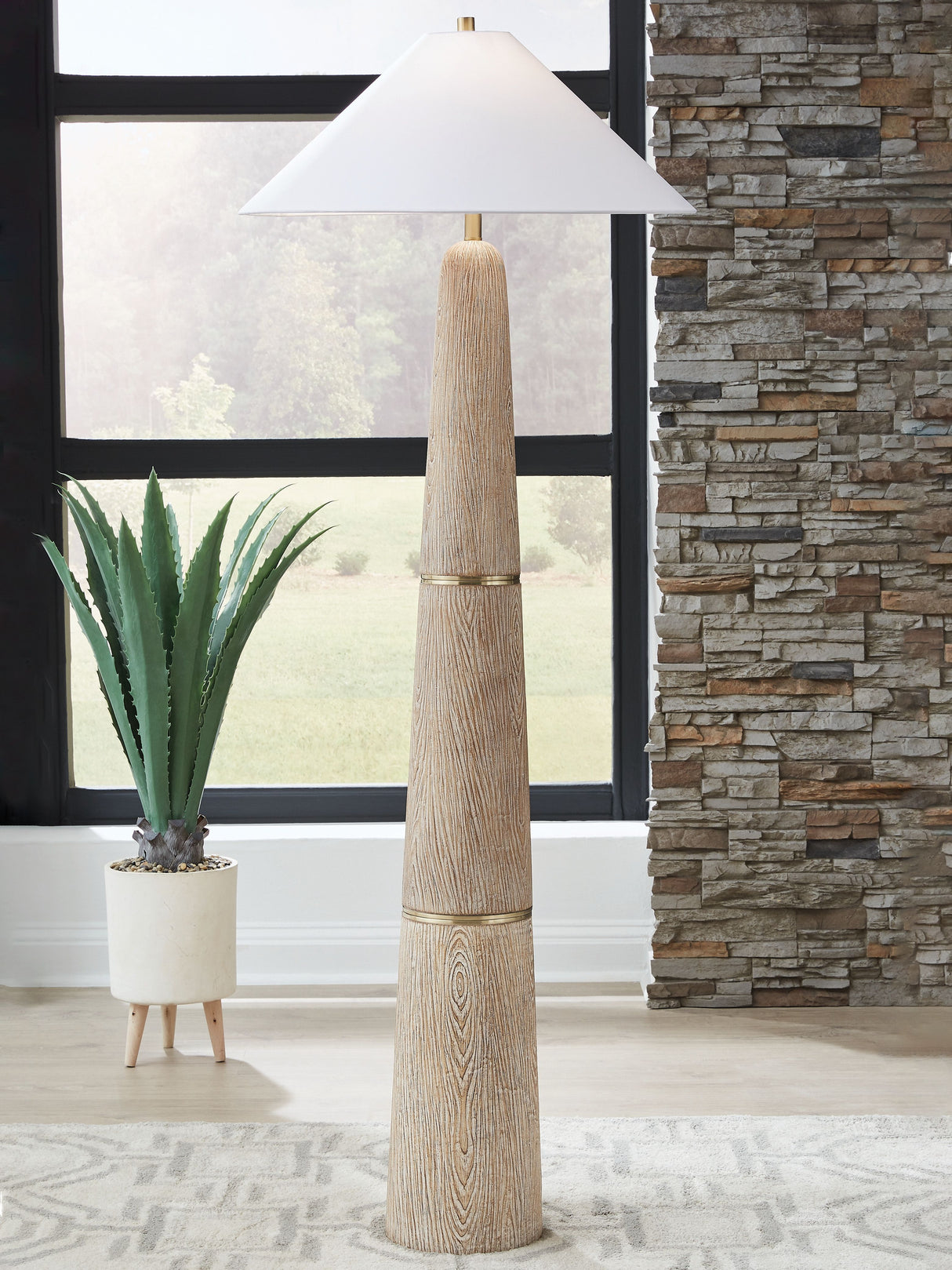 Gasparleigh - Poly Floor Lamp - Brown / Gold Finish