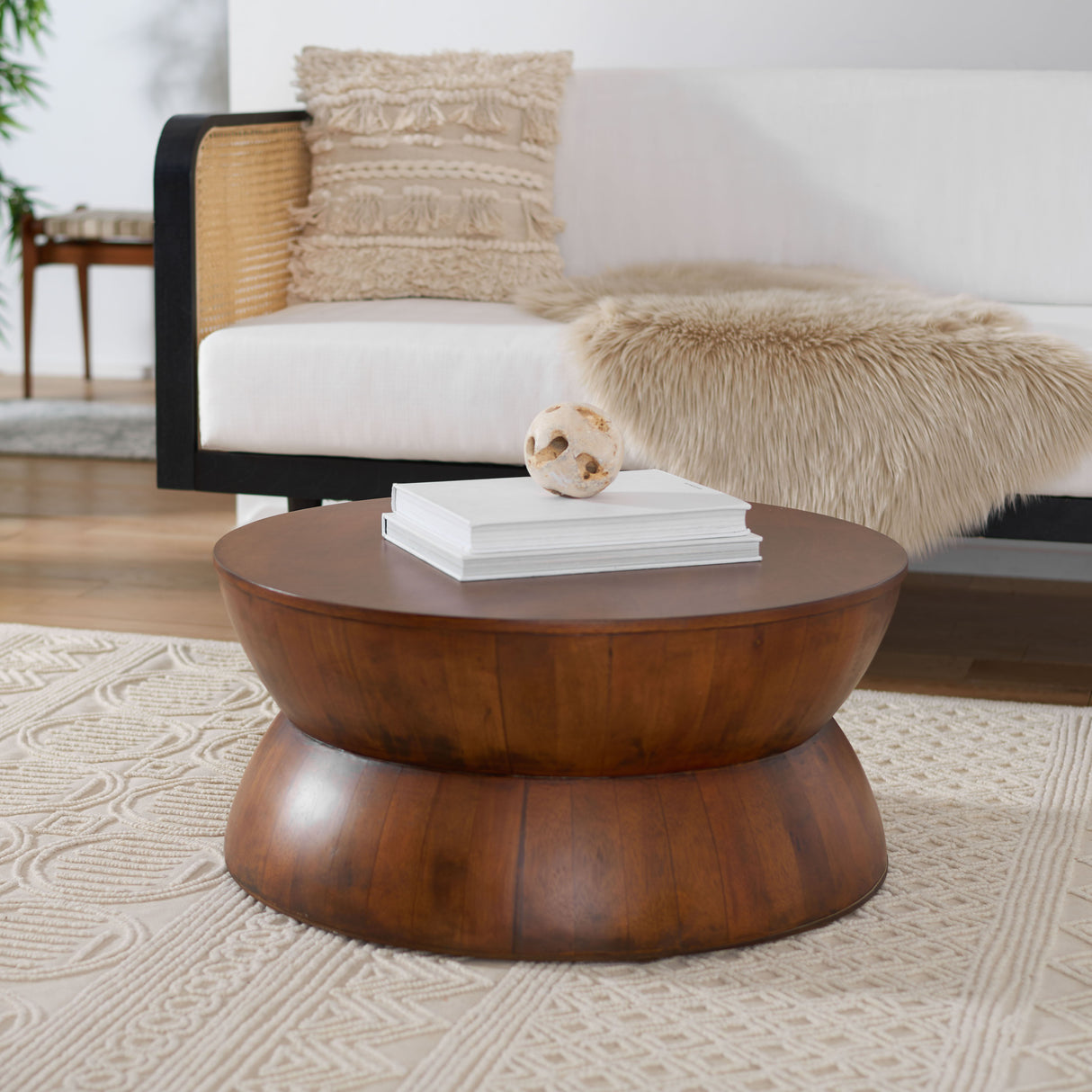 ALECTO ROUND COFFEE TABLE /  BROWN